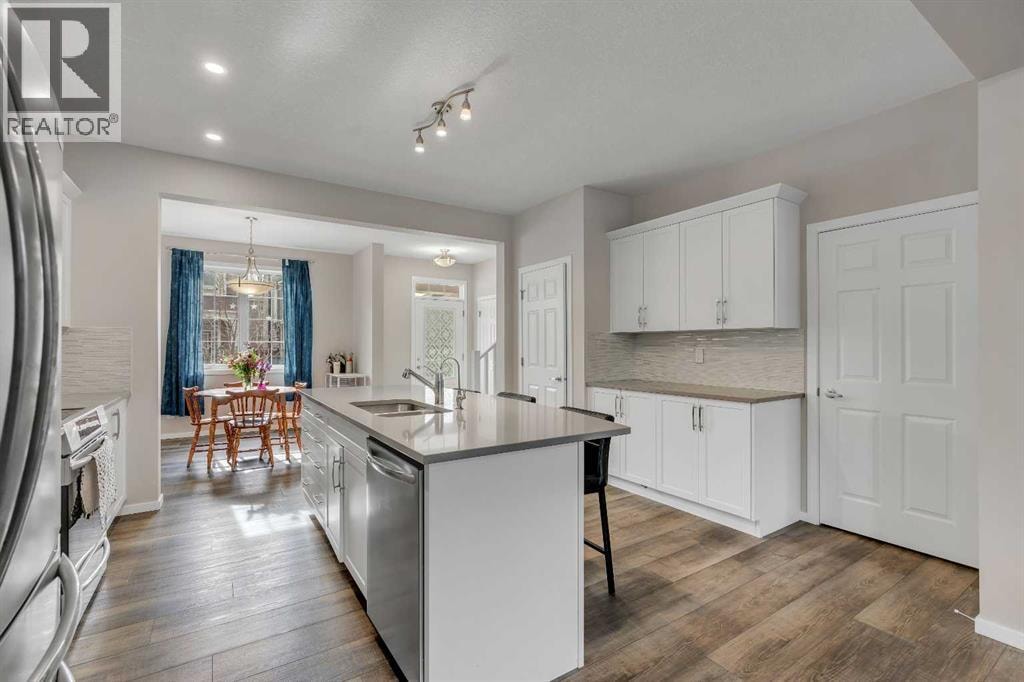 129 Yorkville Manor SW — photo 9