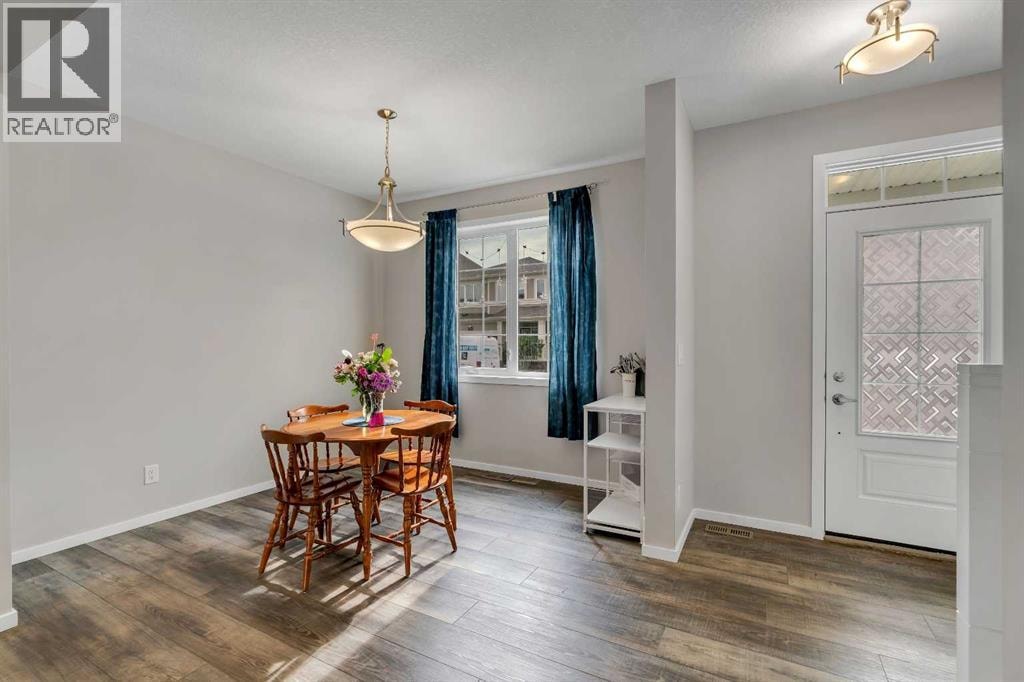 129 Yorkville Manor SW — photo 5