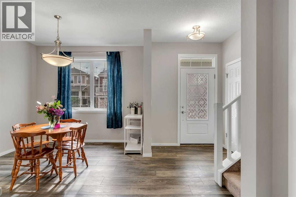 129 Yorkville Manor SW — photo 4