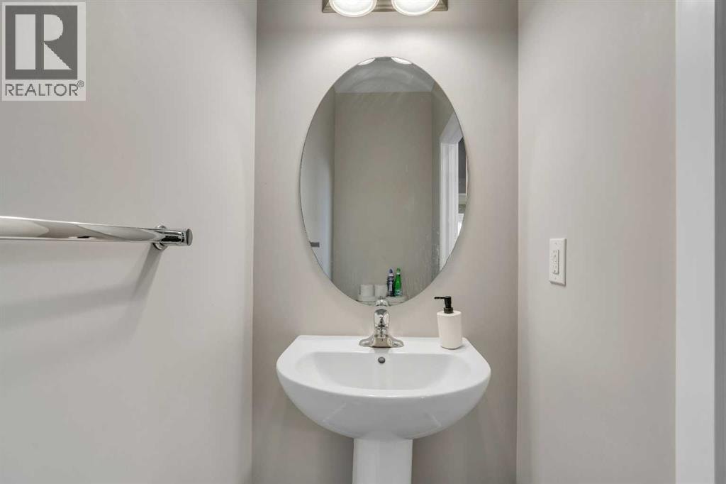 129 Yorkville Manor SW — photo 14