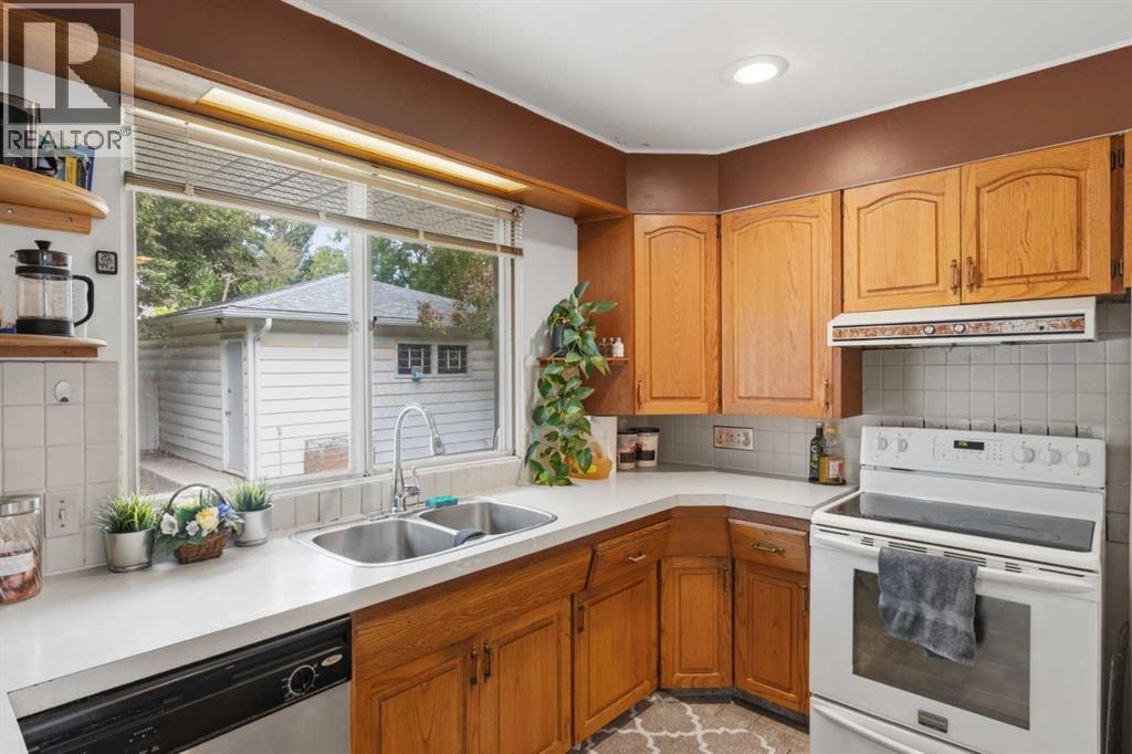 3248 Bearspaw Drive NW — photo 9