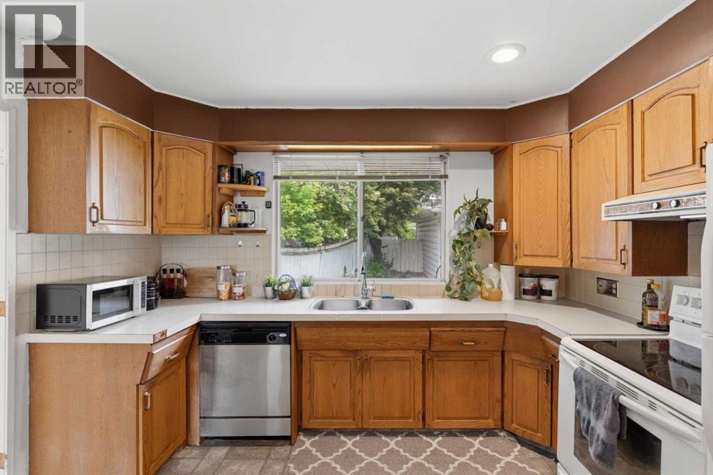 3248 Bearspaw Drive NW — photo 8