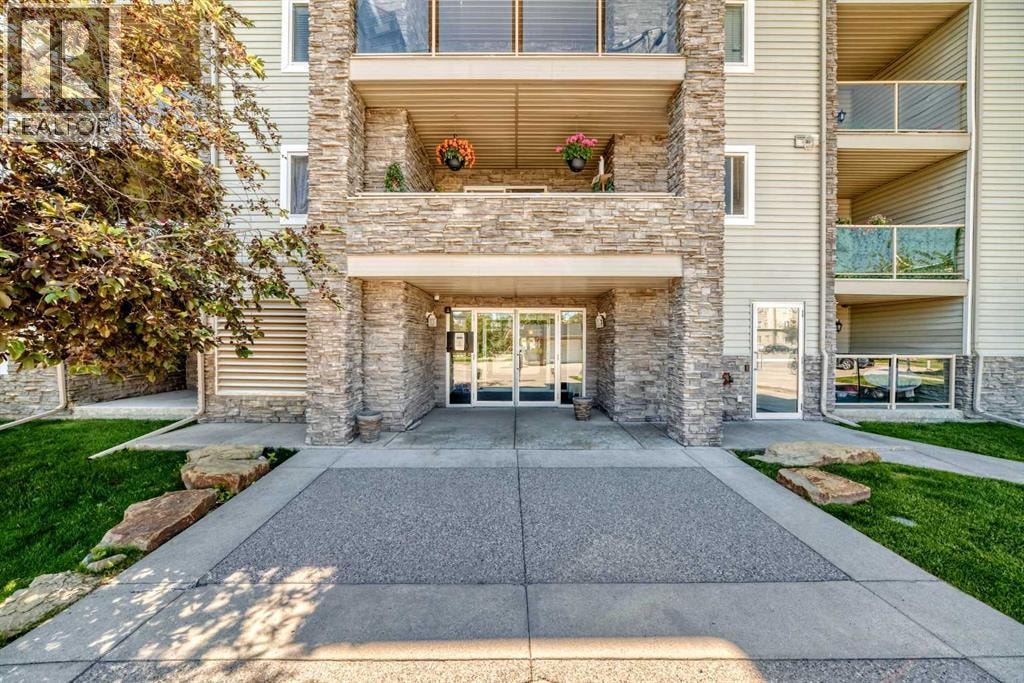 109, 5500 Somervale Court SW — photo 1