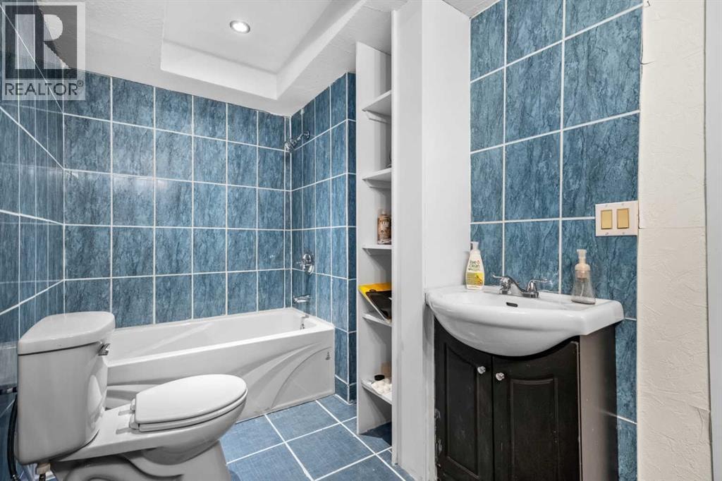 184 Somerglen Common SW — photo 37