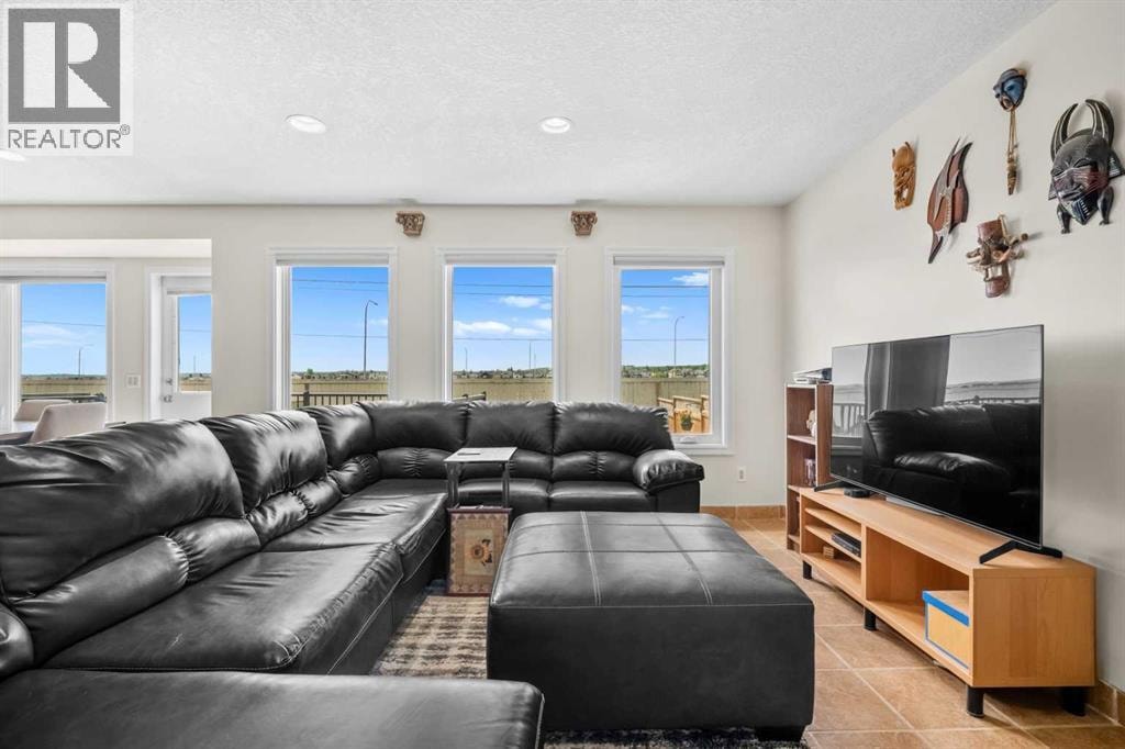 184 Somerglen Common SW — photo 4