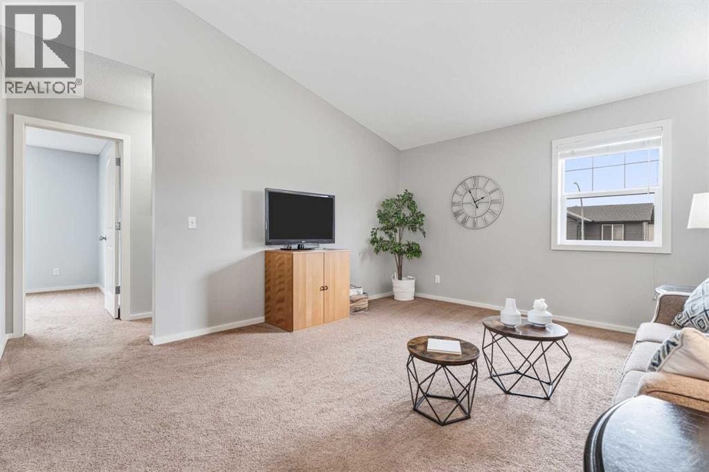 1198 Kingston Crescent SE — photo 18