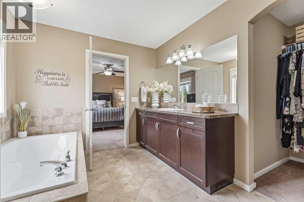 1198 Kingston Crescent SE — photo 27