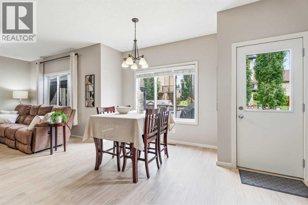 1198 Kingston Crescent SE — photo 13
