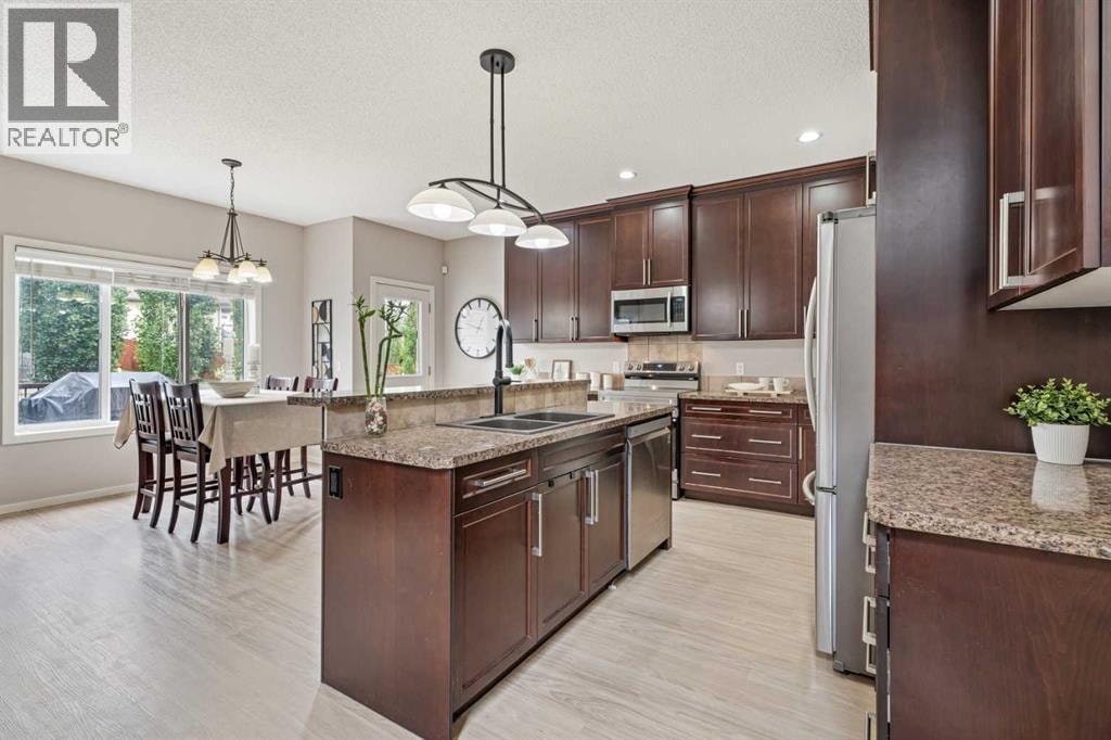1198 Kingston Crescent SE — photo 12
