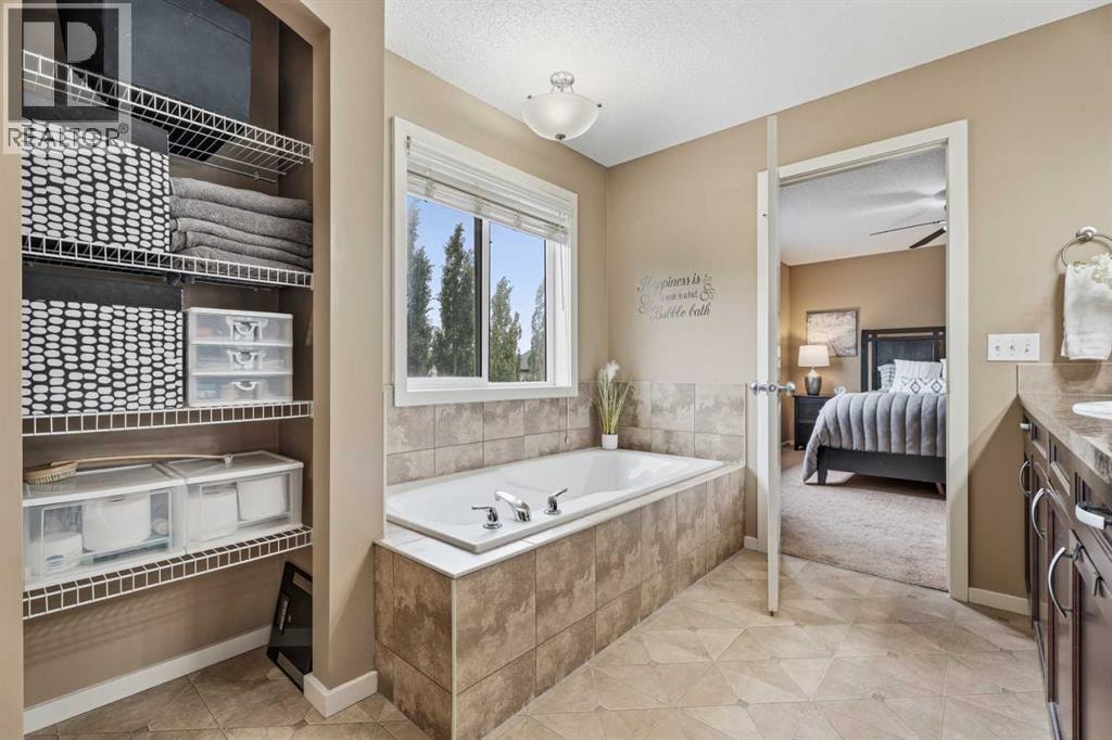 1198 Kingston Crescent SE — photo 25