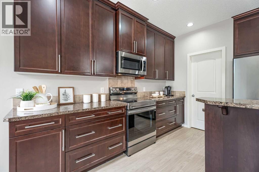 1198 Kingston Crescent SE — photo 11