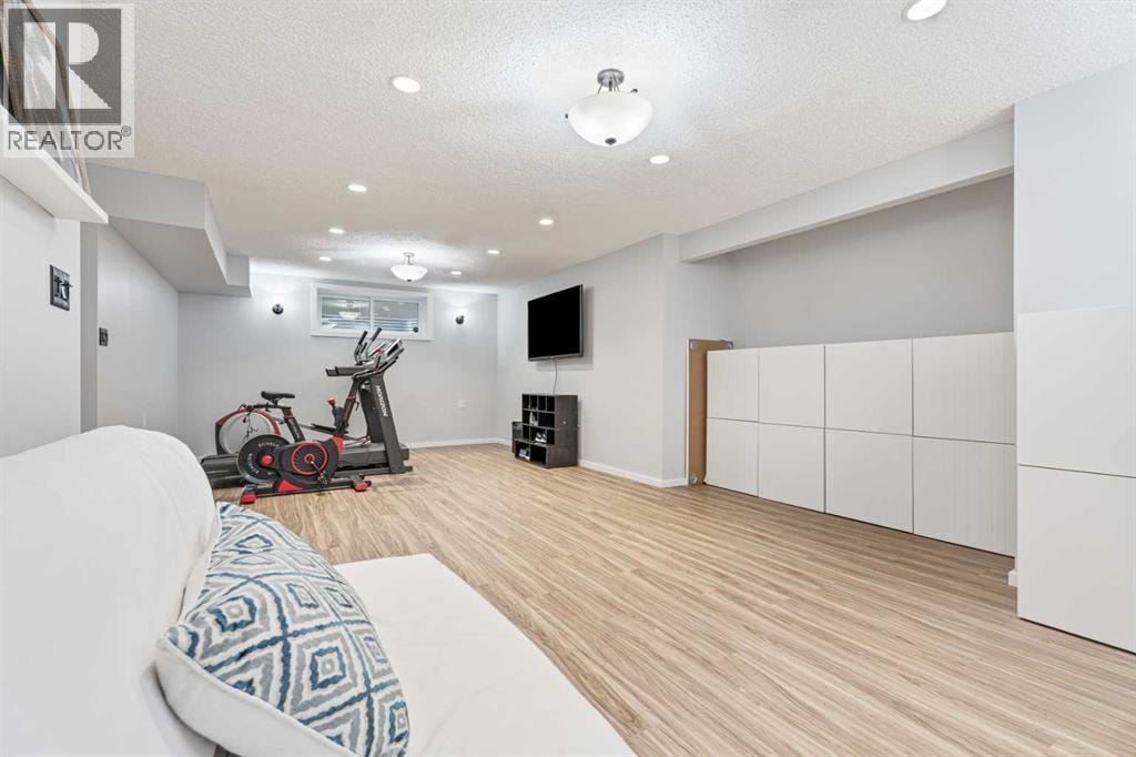 1198 Kingston Crescent SE — photo 31
