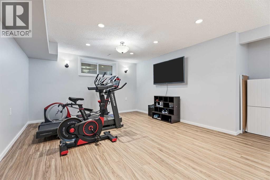 1198 Kingston Crescent SE — photo 32