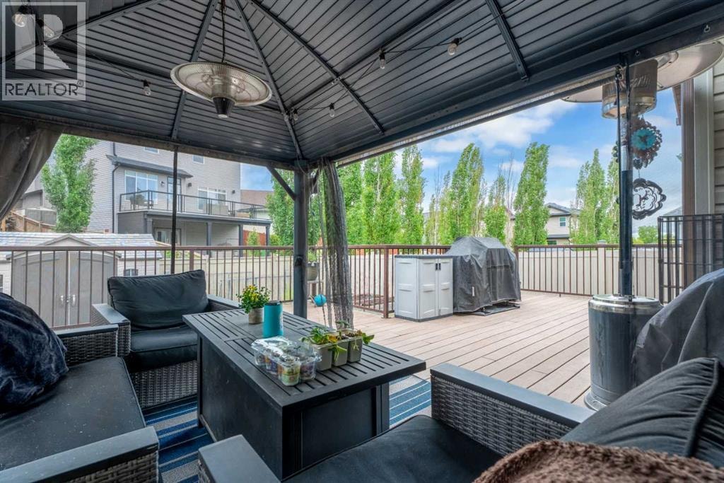 1198 Kingston Crescent SE — photo 36