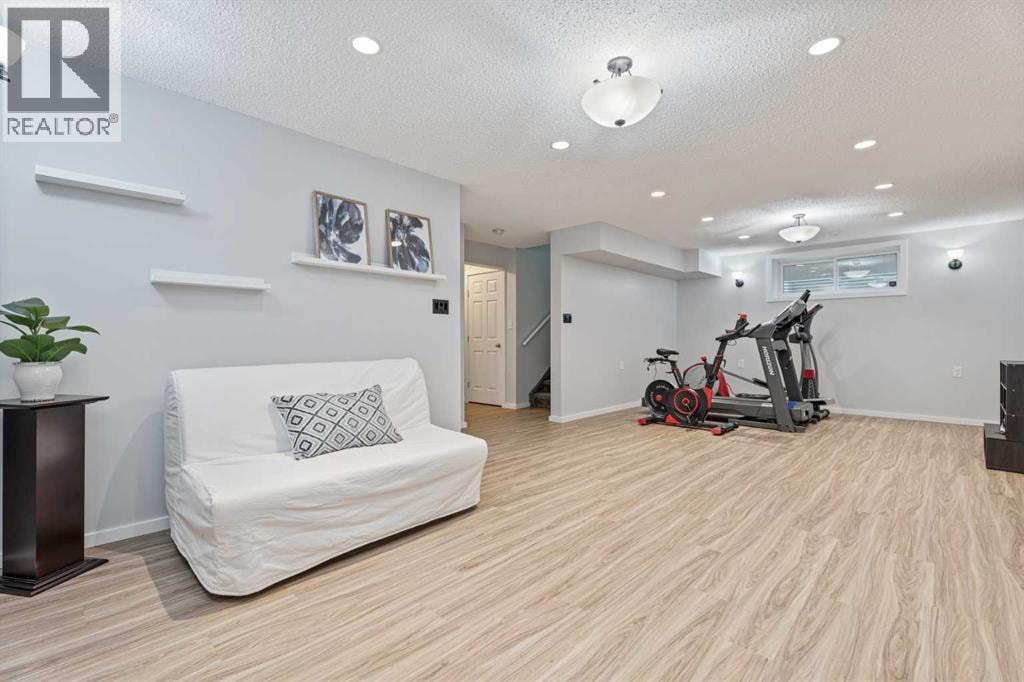 1198 Kingston Crescent SE — photo 30