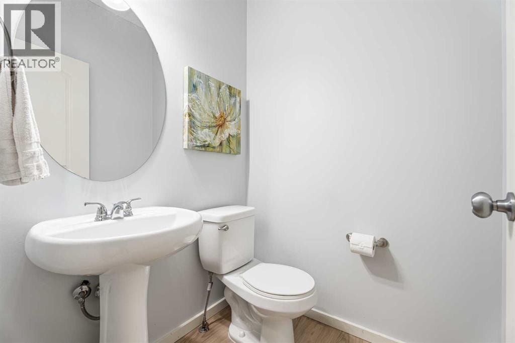 1198 Kingston Crescent SE — photo 15