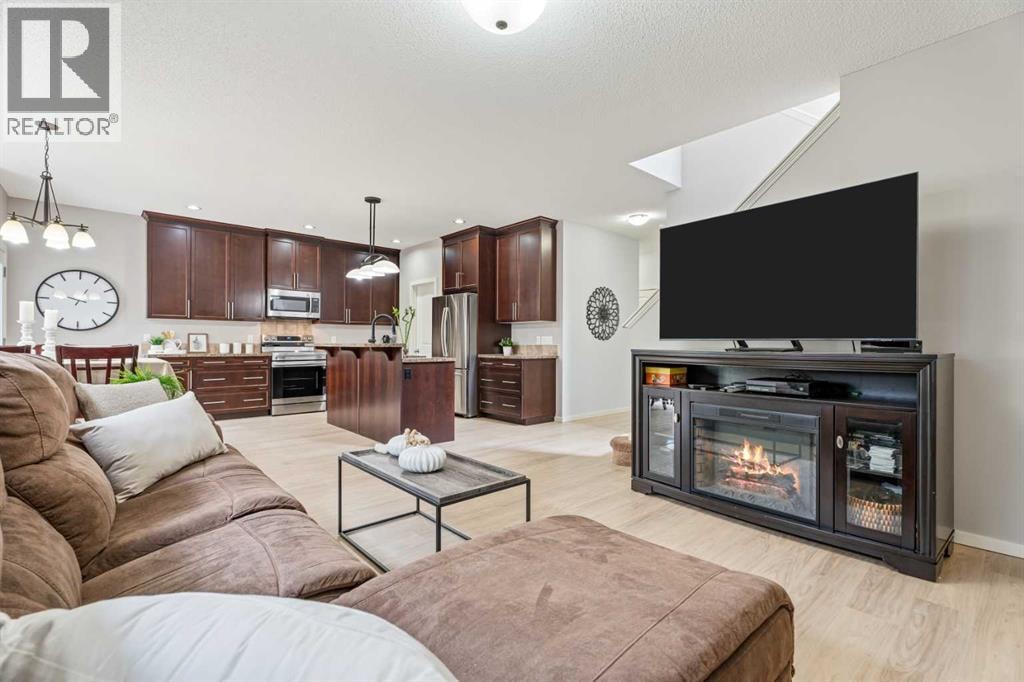 1198 Kingston Crescent SE — photo 9