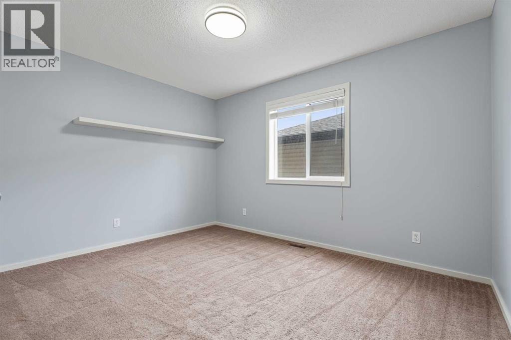 1198 Kingston Crescent SE — photo 19