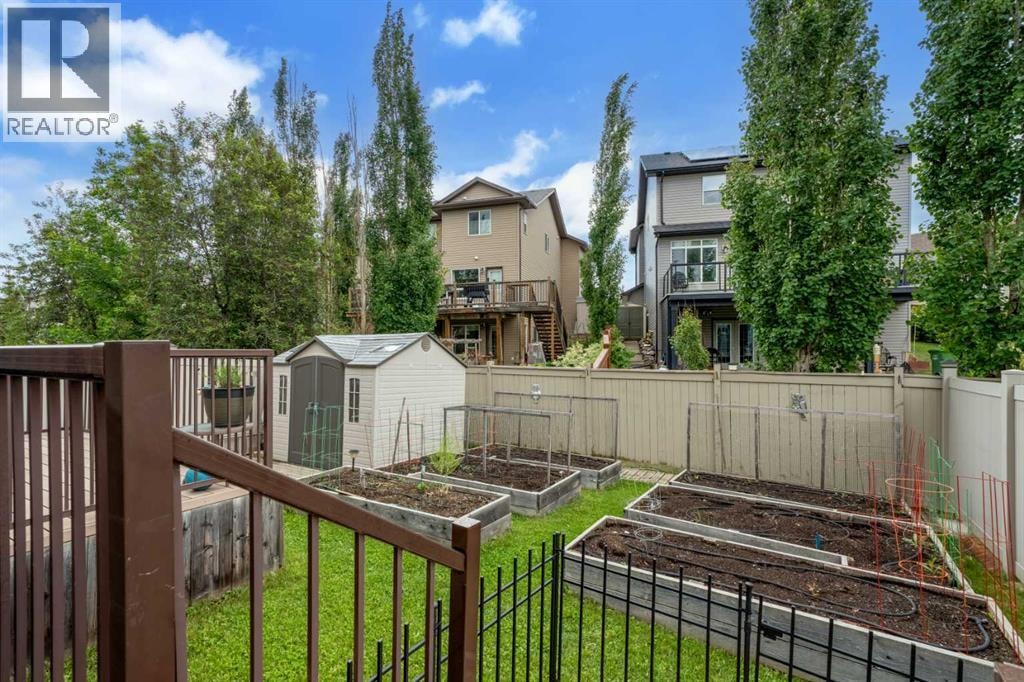 1198 Kingston Crescent SE — photo 39