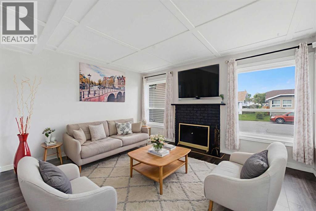 17 Abberfield Crescent NE — photo 2