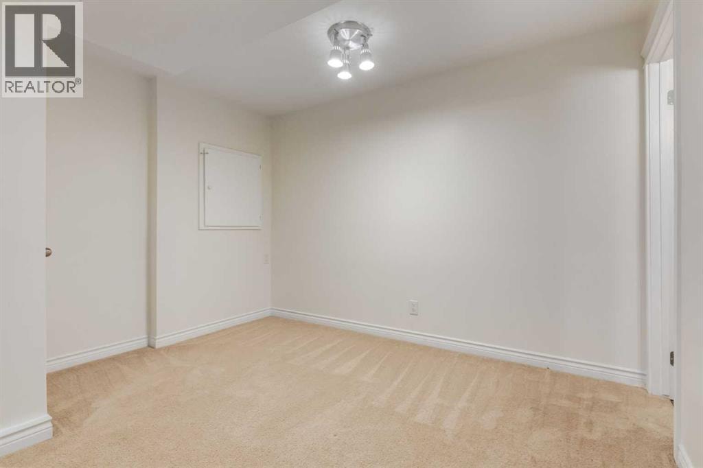 107 9 Street NW — photo 32