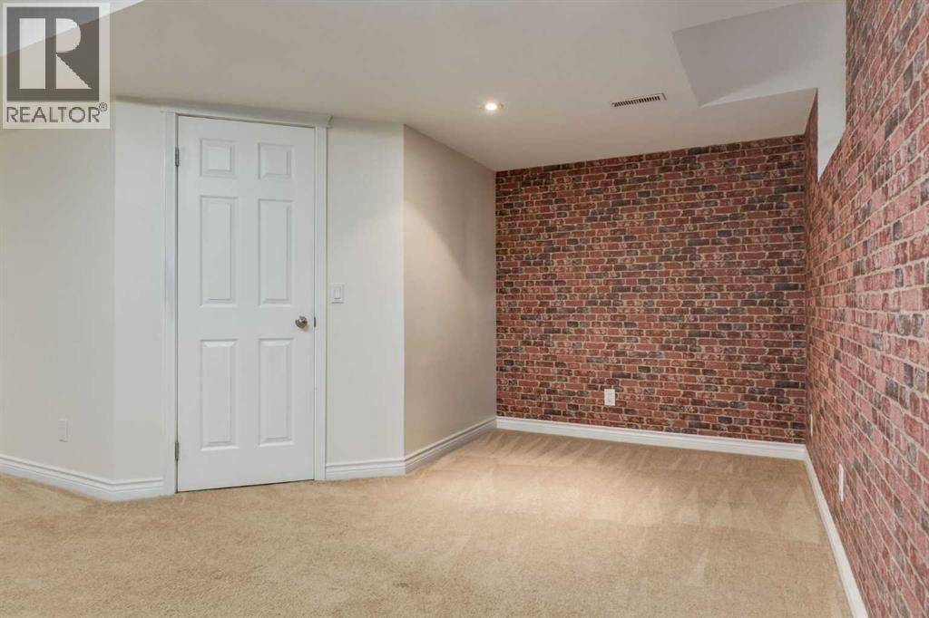 107 9 Street NW — photo 30