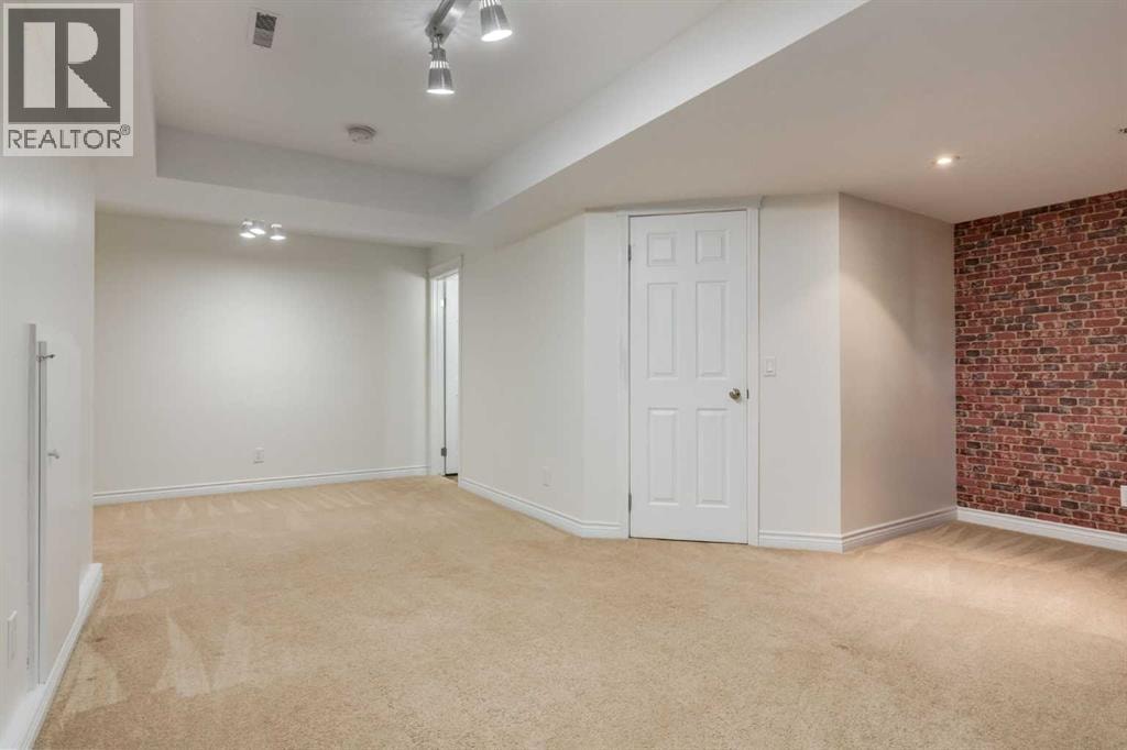 107 9 Street NW — photo 29