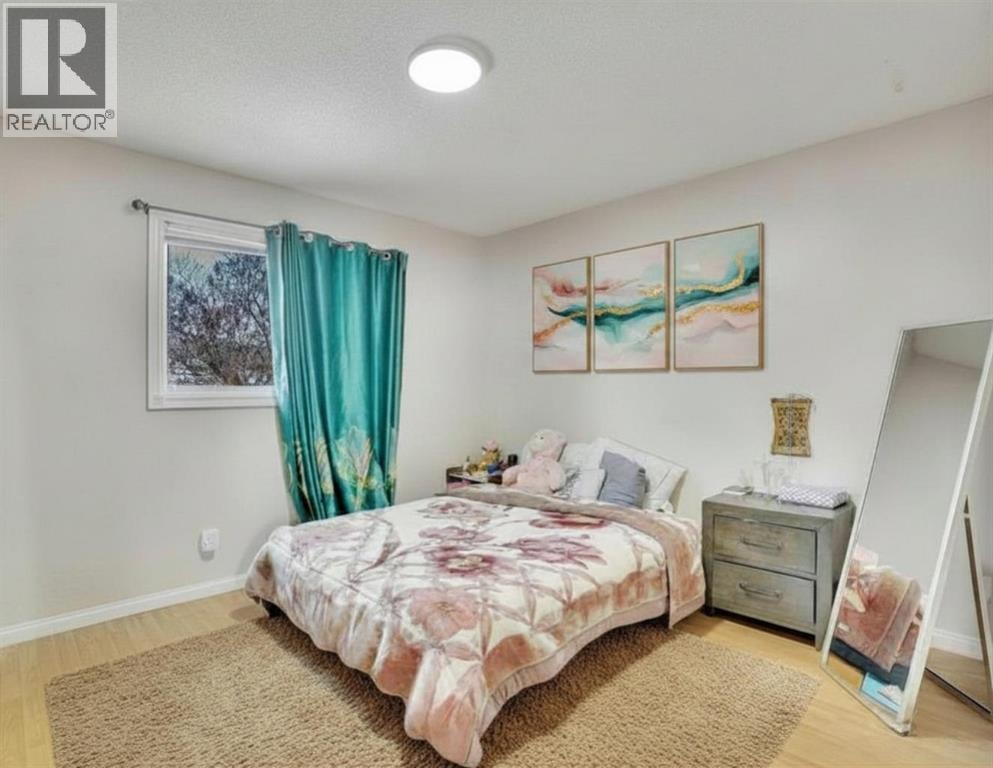 1004 Penrith Crescent SE — photo 13