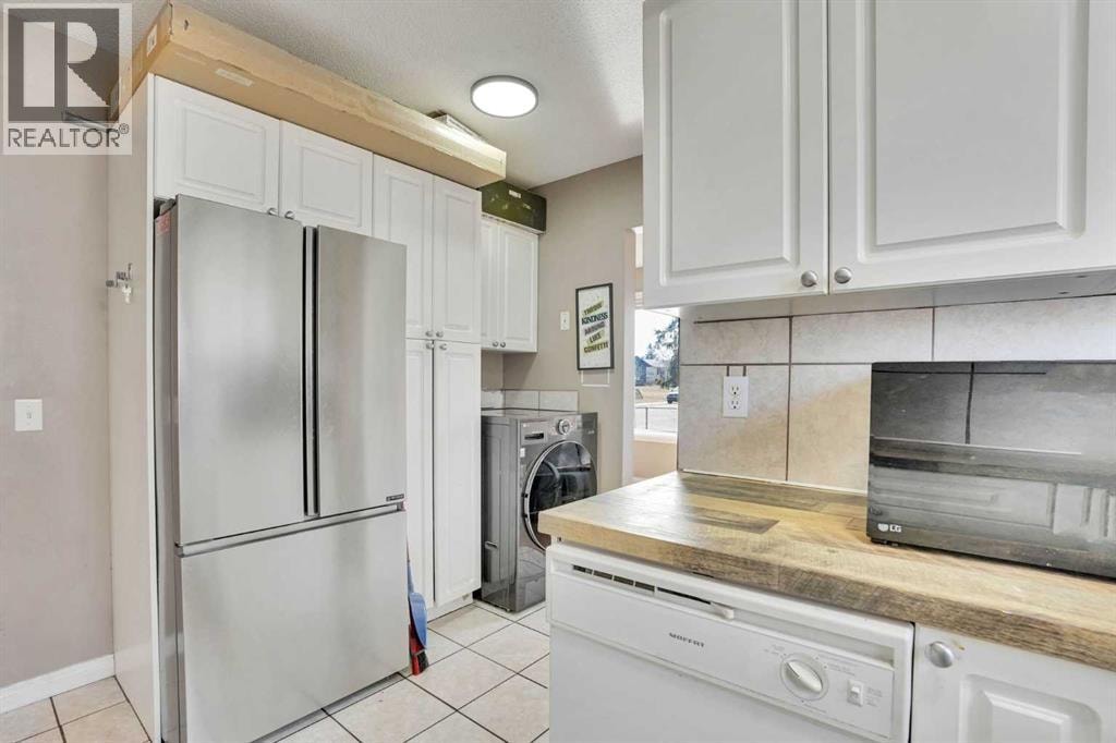 1004 Penrith Crescent SE — photo 8