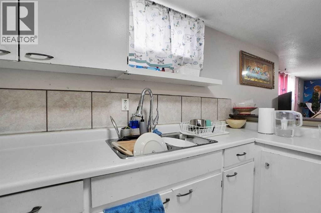 1004 Penrith Crescent SE — photo 18