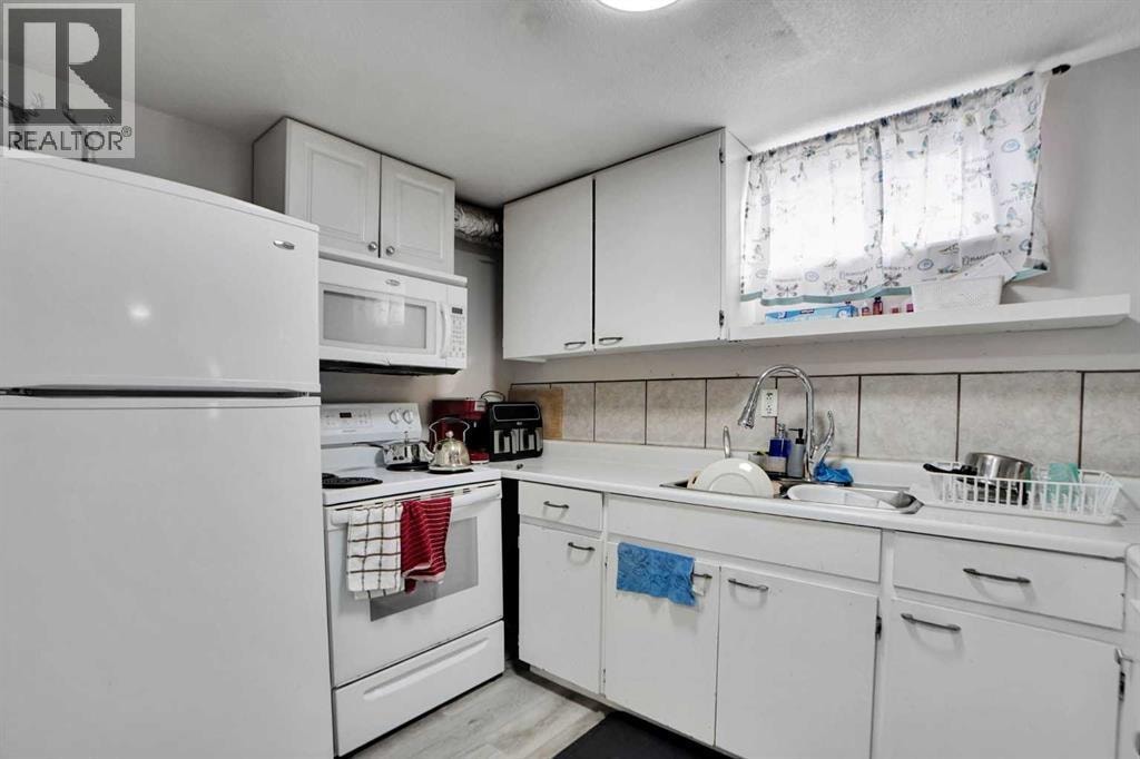 1004 Penrith Crescent SE — photo 17