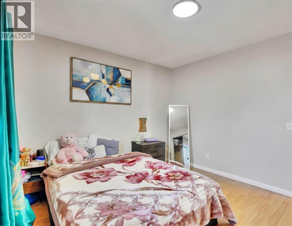 1004 Penrith Crescent SE — photo 10