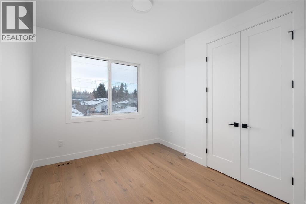 2227 36 Street SW — photo 29