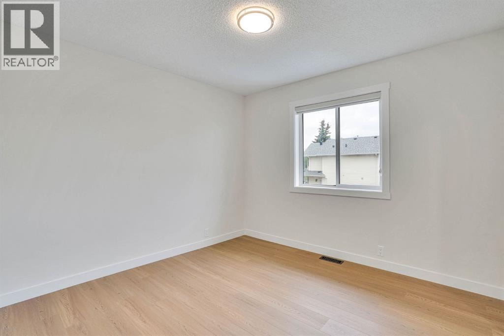 112 Martinglen Close NE — photo 15
