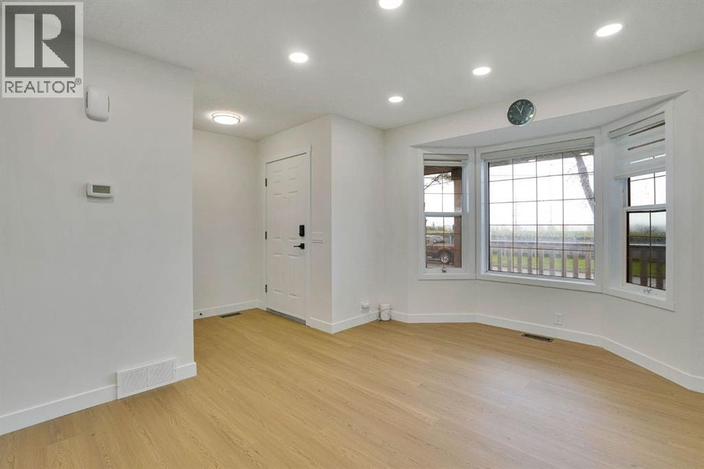 112 Martinglen Close NE — photo 3