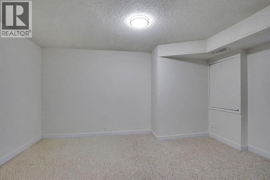 112 Martinglen Close NE — photo 31