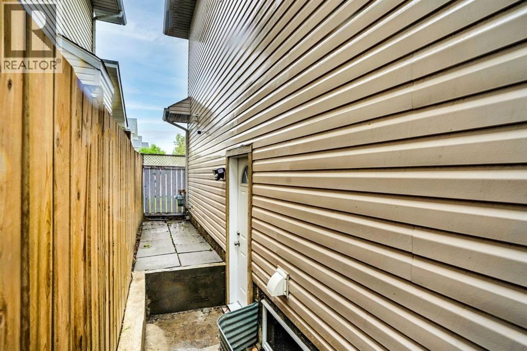 112 Martinglen Close NE — photo 35