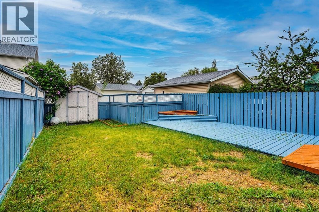 112 Martinglen Close NE — photo 33