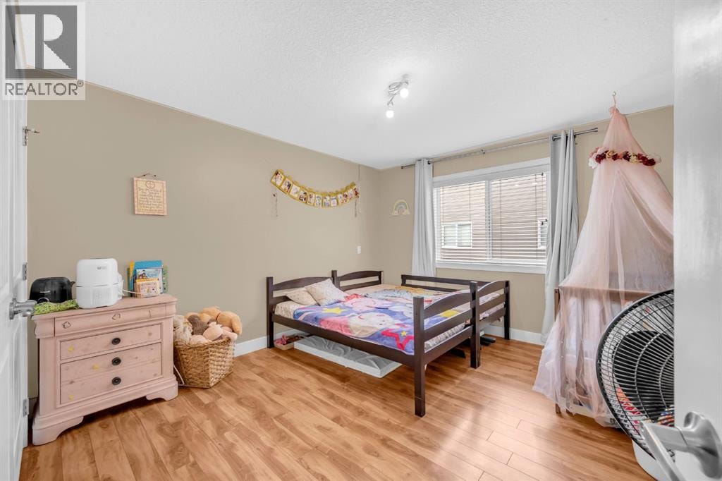 1182 Kingston Crescent SE — photo 22