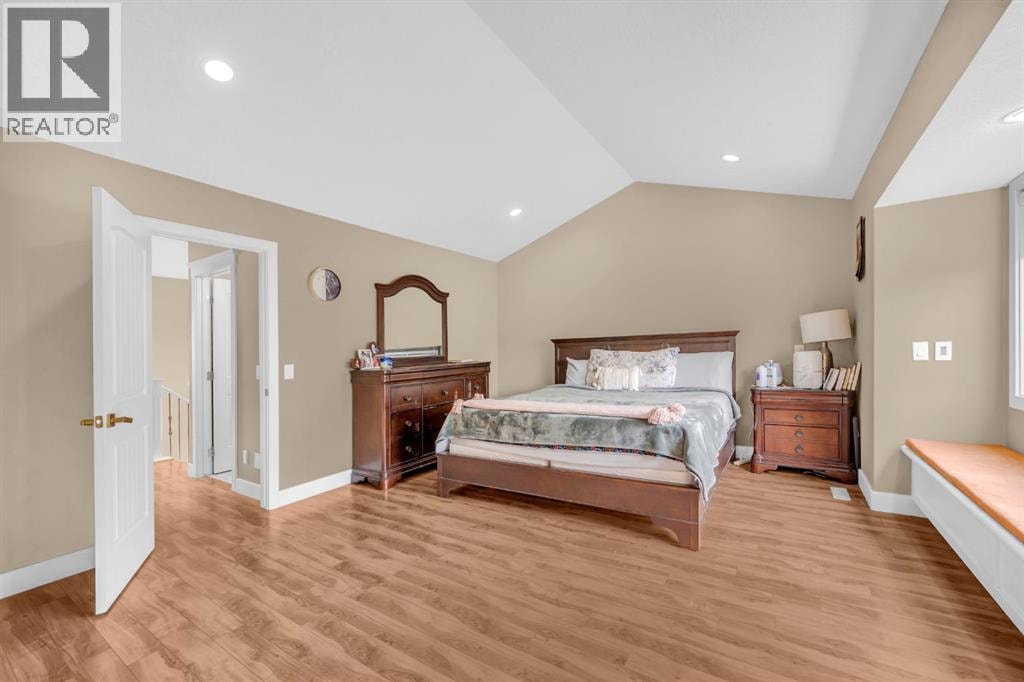 1182 Kingston Crescent SE — photo 30