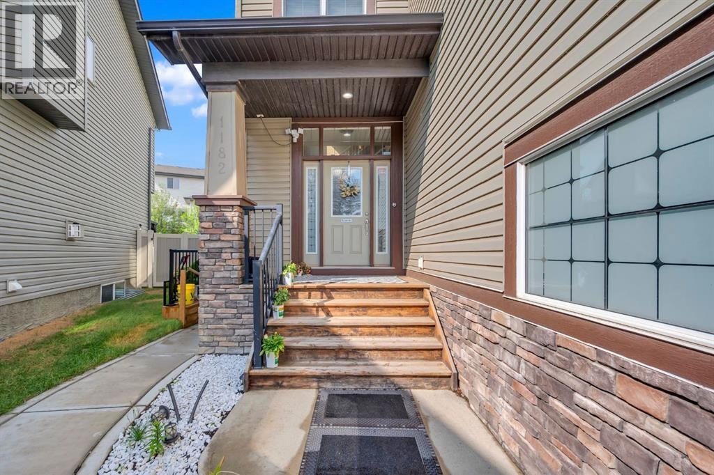 1182 Kingston Crescent SE — photo 5