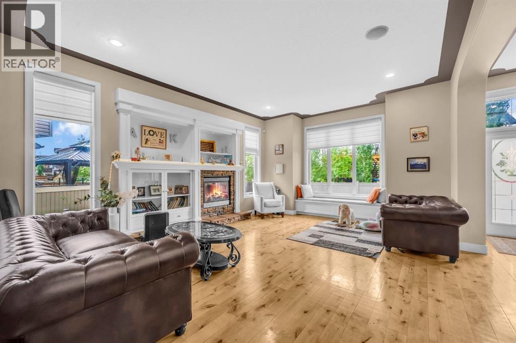 1182 Kingston Crescent SE — photo 8