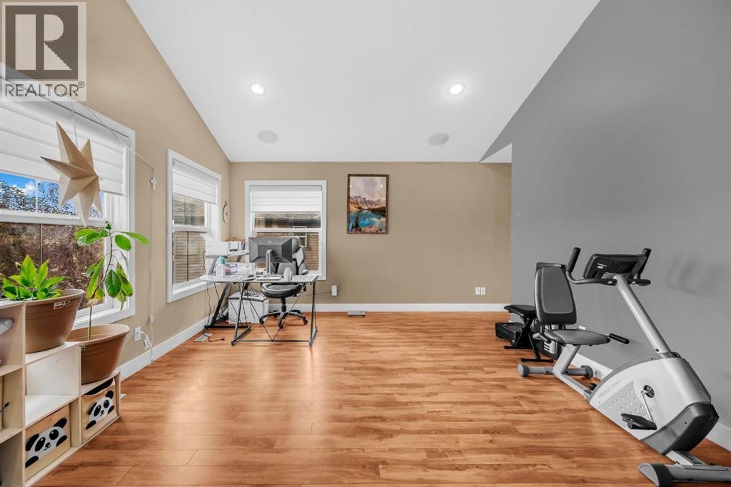 1182 Kingston Crescent SE — photo 28