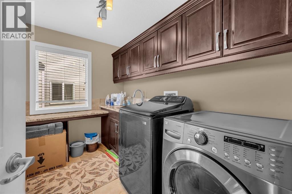 1182 Kingston Crescent SE — photo 26