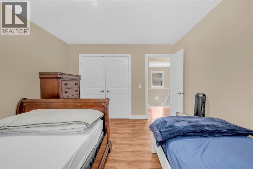 1182 Kingston Crescent SE — photo 25