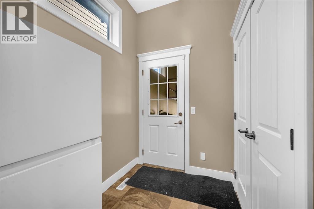 1182 Kingston Crescent SE — photo 20