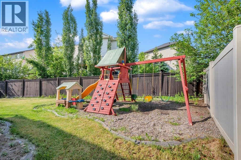 1182 Kingston Crescent SE — photo 45