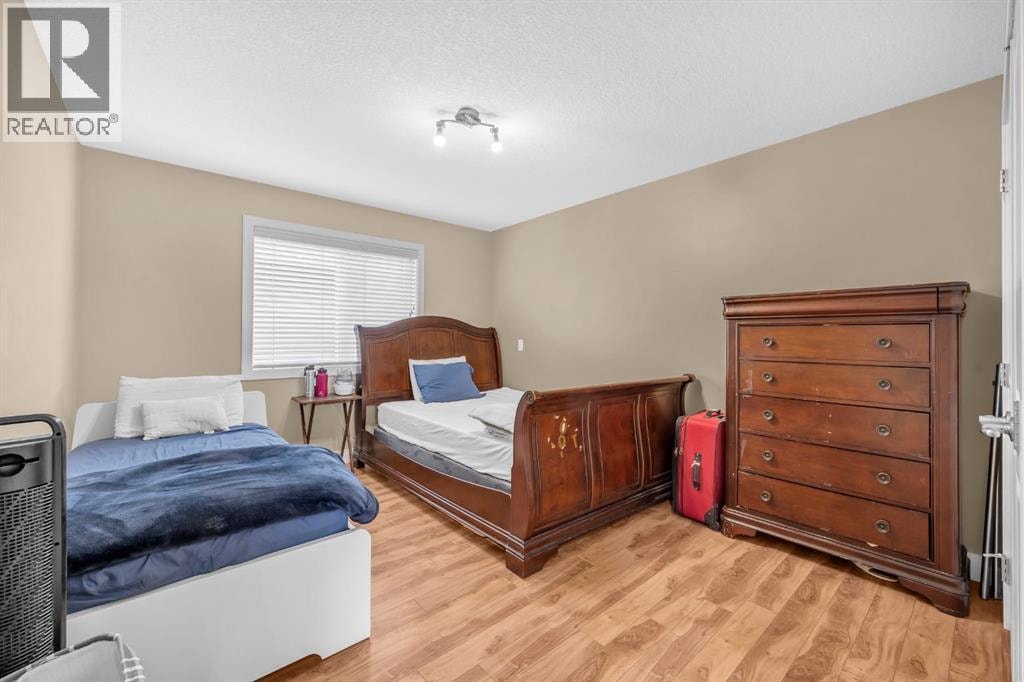 1182 Kingston Crescent SE — photo 24