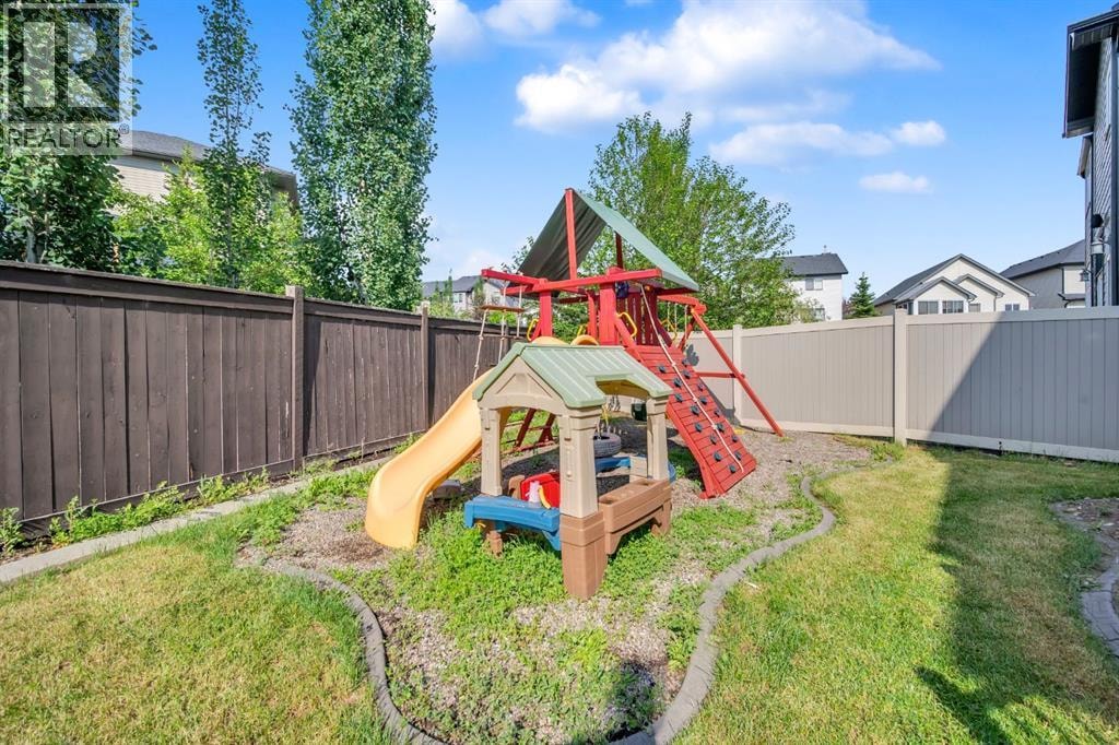 1182 Kingston Crescent SE — photo 44