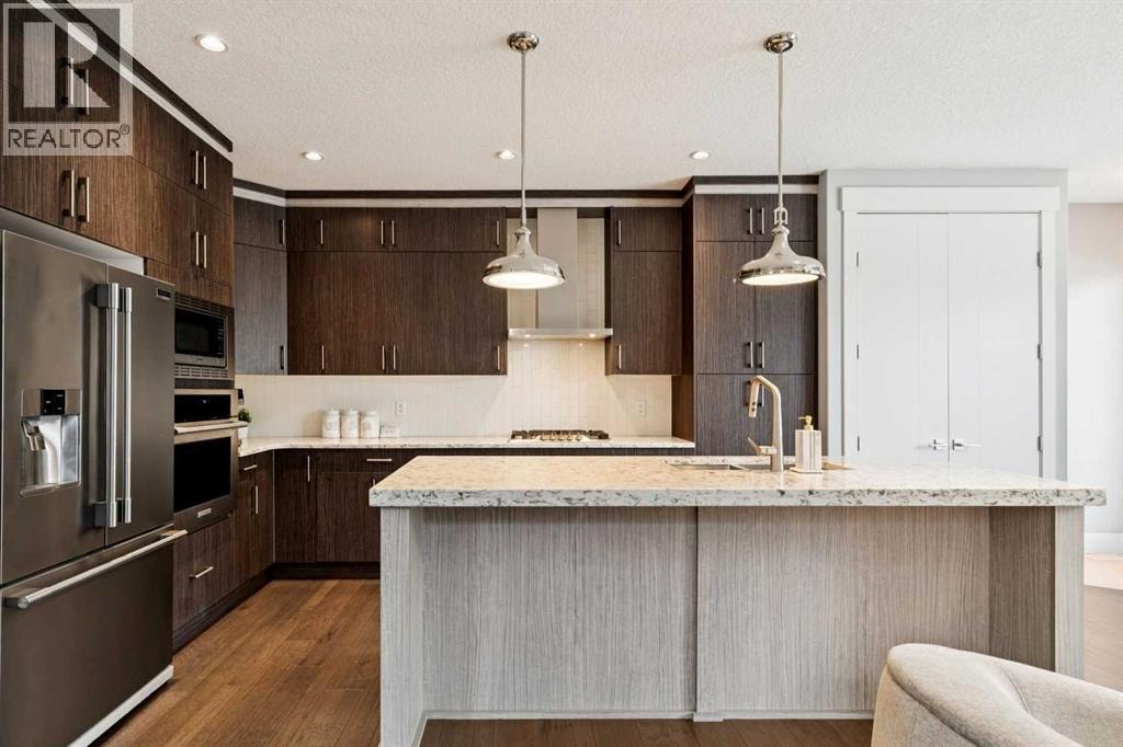 710 69 Avenue SW — photo 10